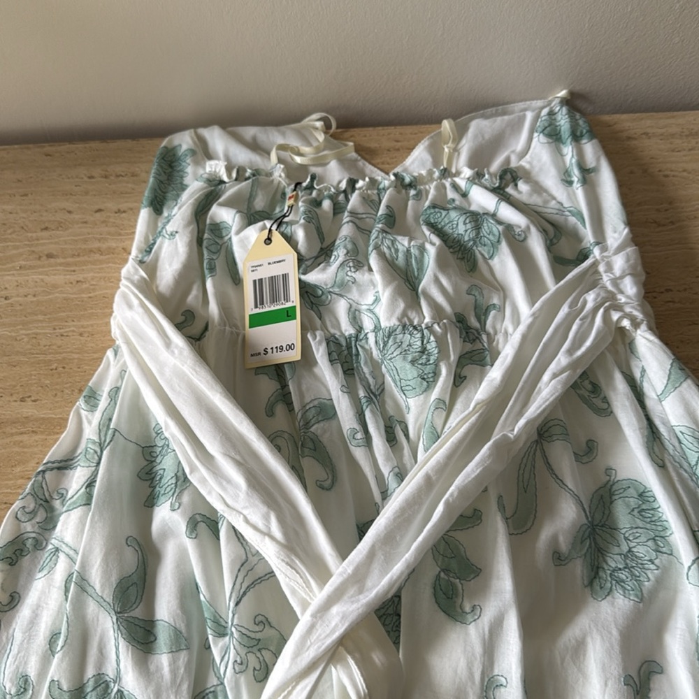 Studio M Floral White and soft Green Sun Dress size Large - Picture 6 of 7